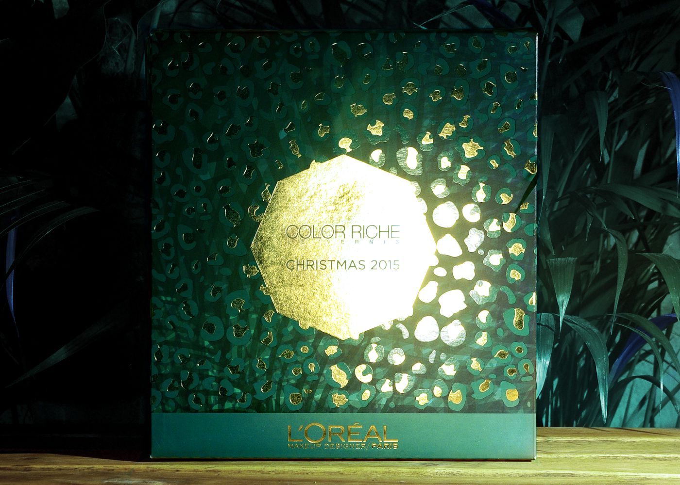 Facing du calendrier de l'avent L'Oreal Extravanganza Look avec les tâches de léopard